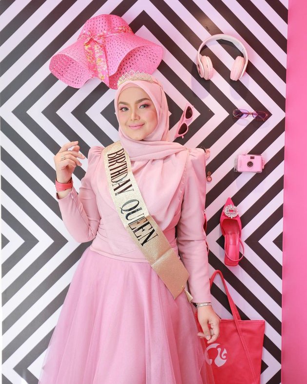 11 Momen perayaan ultah Siti Nurhaliza ke-43, tema Barbie serba pink