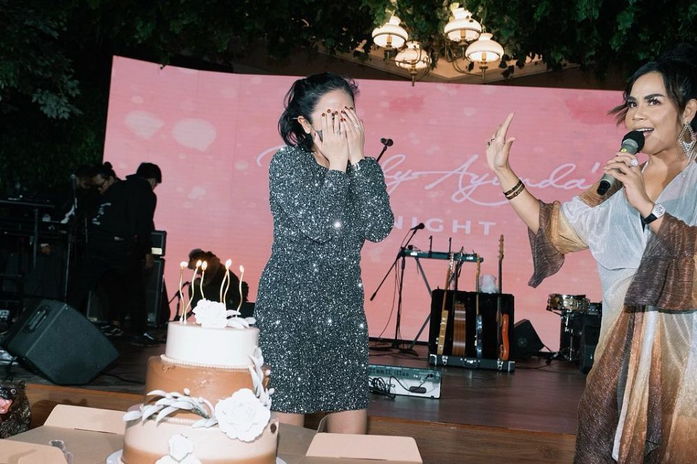 Jadi momen spesial, ini potret 13 seleb saat ketemu artis idola