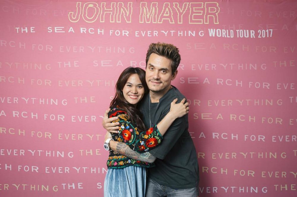 Jadi momen spesial, ini potret 13 seleb saat ketemu artis idola