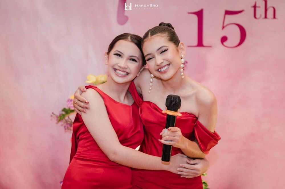 9 Momen ulang tahun ke-15 Sandrinna Michelle, anggun pakai dress merah