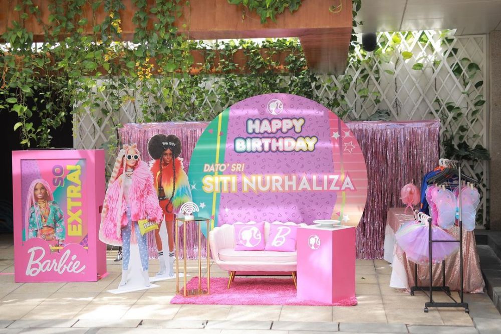 9 Potret dekorasi ultah Siti Nurhaliza ke-43, bertema Barbie