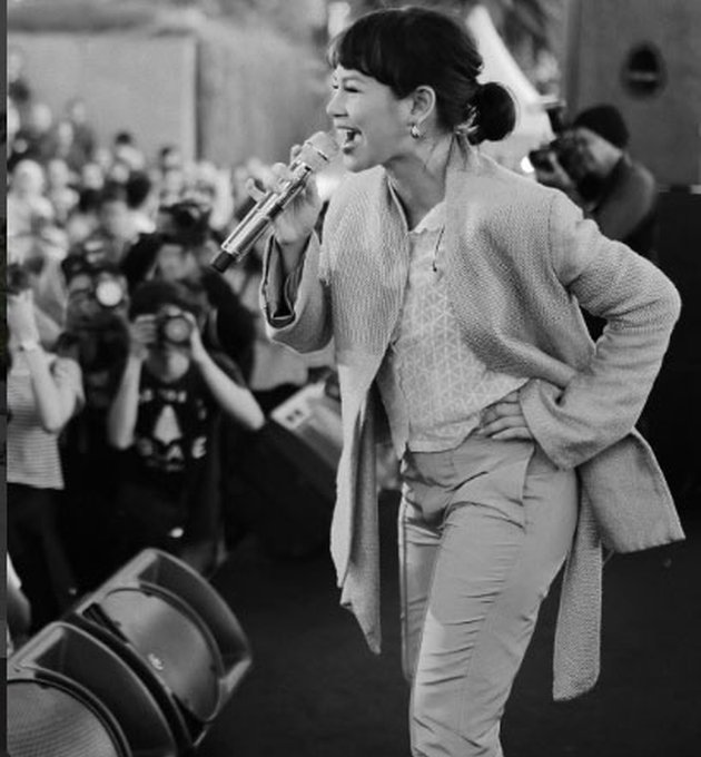 Potret 7 seleb manggung usai lahiran, Lesty Kejora dipuji langsing