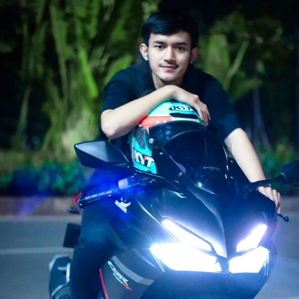 11 Pesona Rivaldi, YouTuber gebetan Mayang adik Vanessa Angel