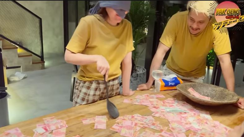 Ikuti tren, 9 momen keluarga Via Vallen gelar game serok uang