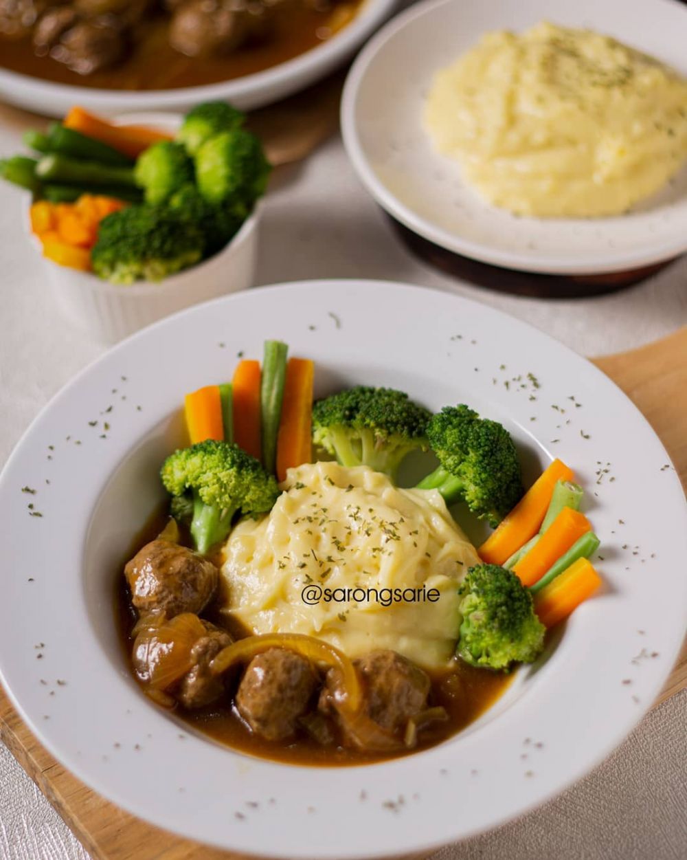 Resep semur bola daging kuah kental, enak, lembut, dan bikin nagih