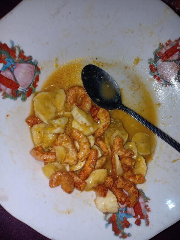 11 Penampakan nyeleneh makanan dicampur buah-buahan, enak nggak ya?