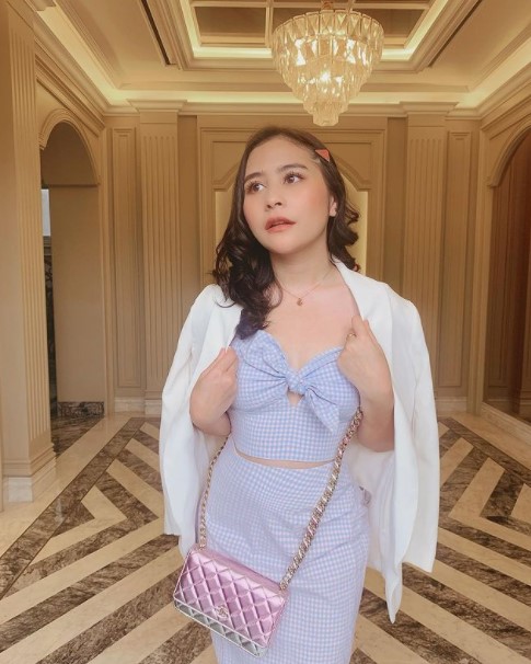 Kisah 11 seleb pernah dicemooh saat remaja, Fuji sampai pindah sekolah