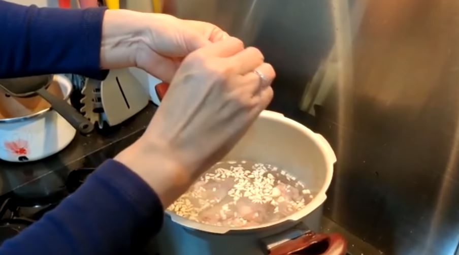 9 Trik Venna Melinda bikin sup kimlo, tetap enak meski minim penyedap