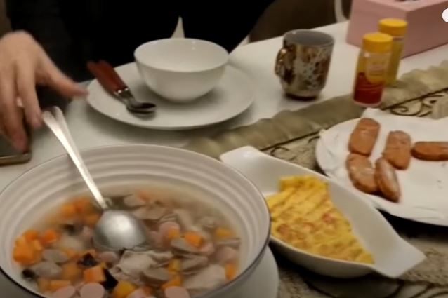 Masakan rumahan ibu 11 seleb, ibunda Ivan Gunawan bikin tumis pare