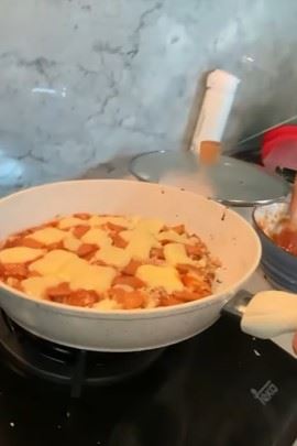 Masakan rumahan ibu 11 seleb, ibunda Ivan Gunawan bikin tumis pare