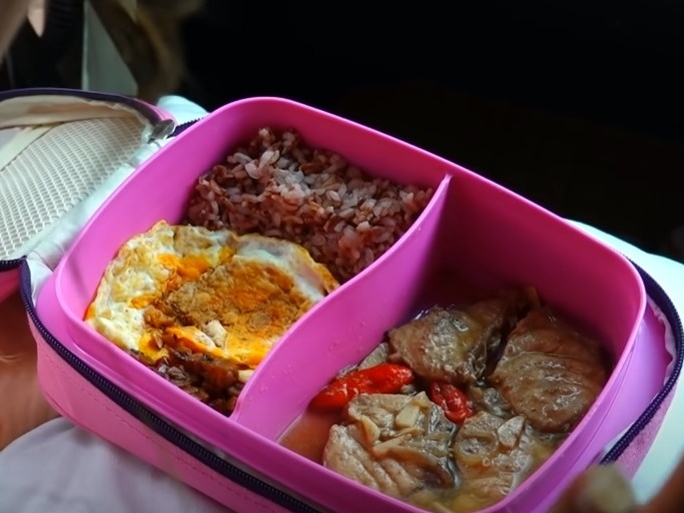 Masakan rumahan ibu 11 seleb, ibunda Ivan Gunawan bikin tumis pare