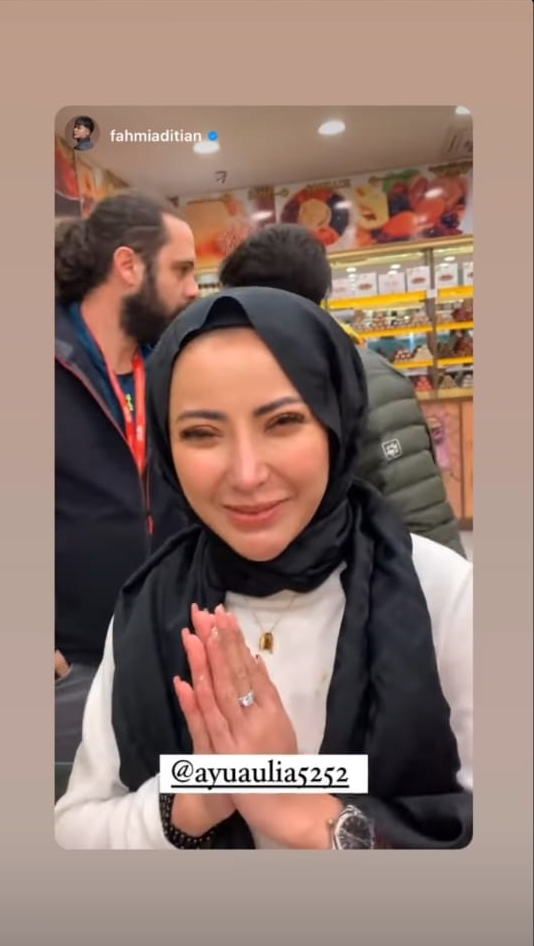 Liburan di Turki, ini 9 potret Ayu Aulia tampil dalam balutan hijab
