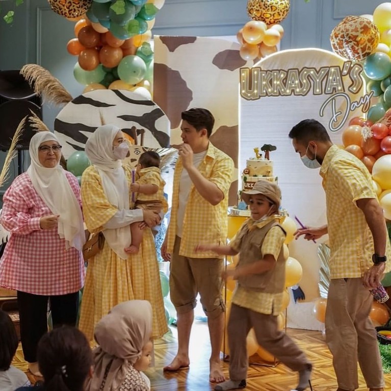 11 Momen Zaskia Sungkar gelar syukuran akikah anak, hadirkan mini zoo