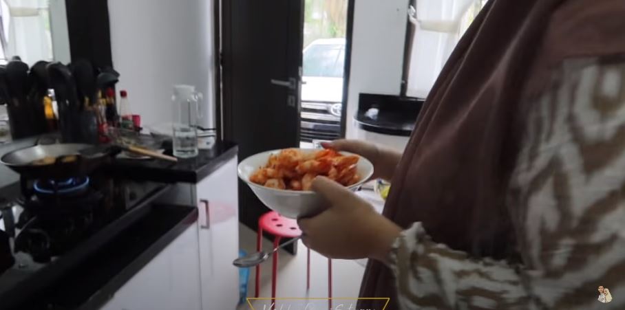 7 Langkah Vebby Palwinta bikin sambal udang, gurih dan antiamis