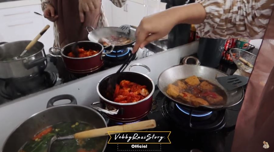 7 Langkah Vebby Palwinta bikin sambal udang, gurih dan antiamis