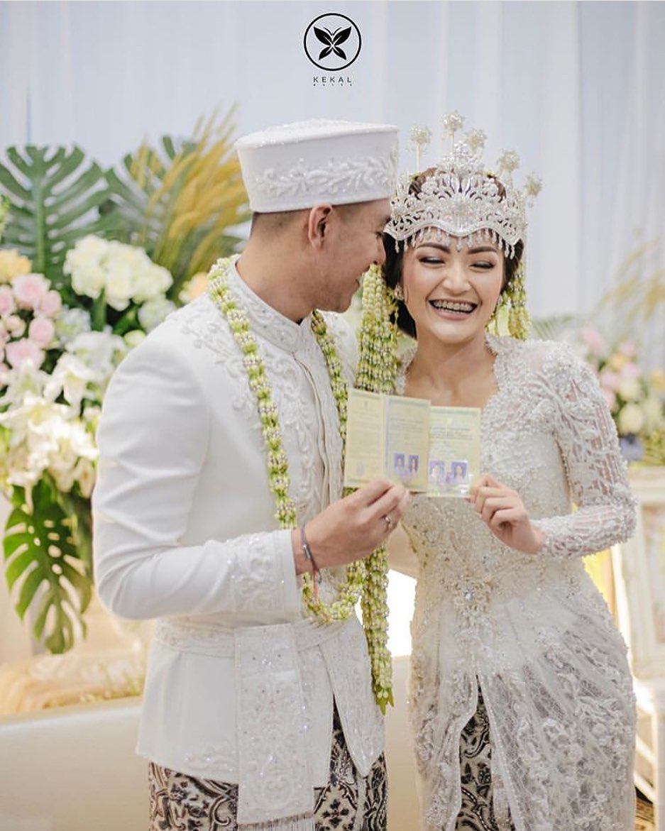 Pesona 5 penyanyi kenakan kebaya Sunda saat nikah, terbaru Sheila Dara