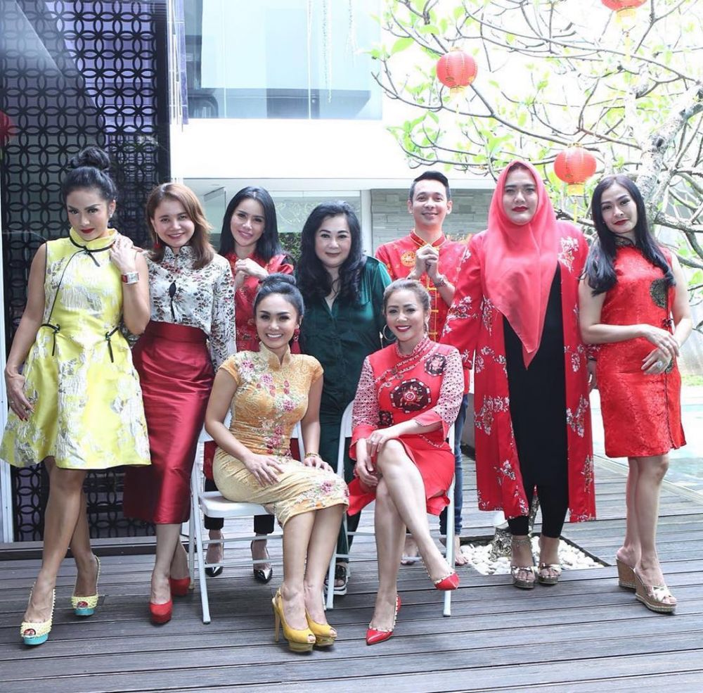 11 Gaya Yuni Shara ikut geng arisan Kepompong, konsisten bak ABG