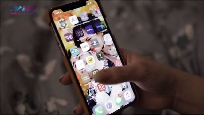 Wallpaper HP 7 YouTuber, Thariq Halilintar pasang foto Fuji