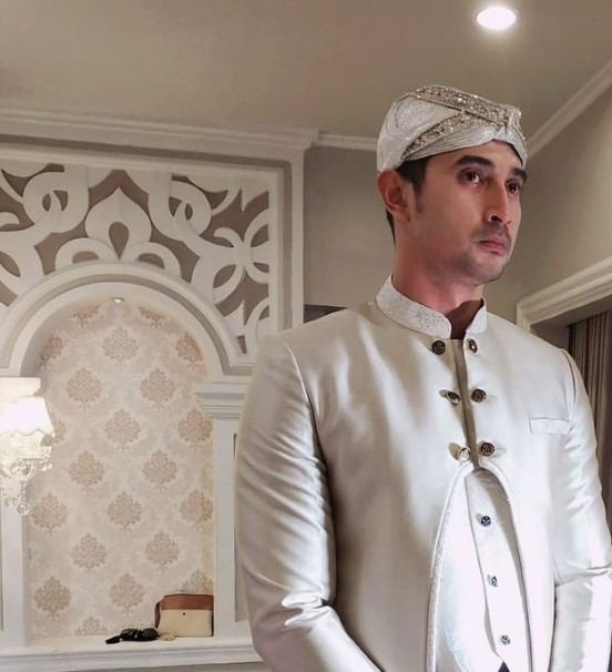 Momen 11 seleb fitting baju pernikahan, Venna Melinda tuai sorotan