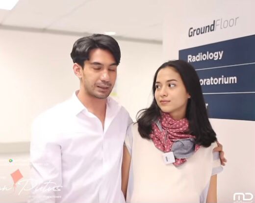 9 Potret kebersamaan Reza Rahadian dan Putri Marino di luar syuting