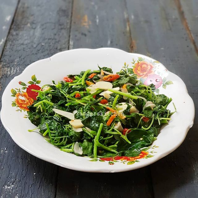 Resep tumis bayam sederhana, enak dan antibosan