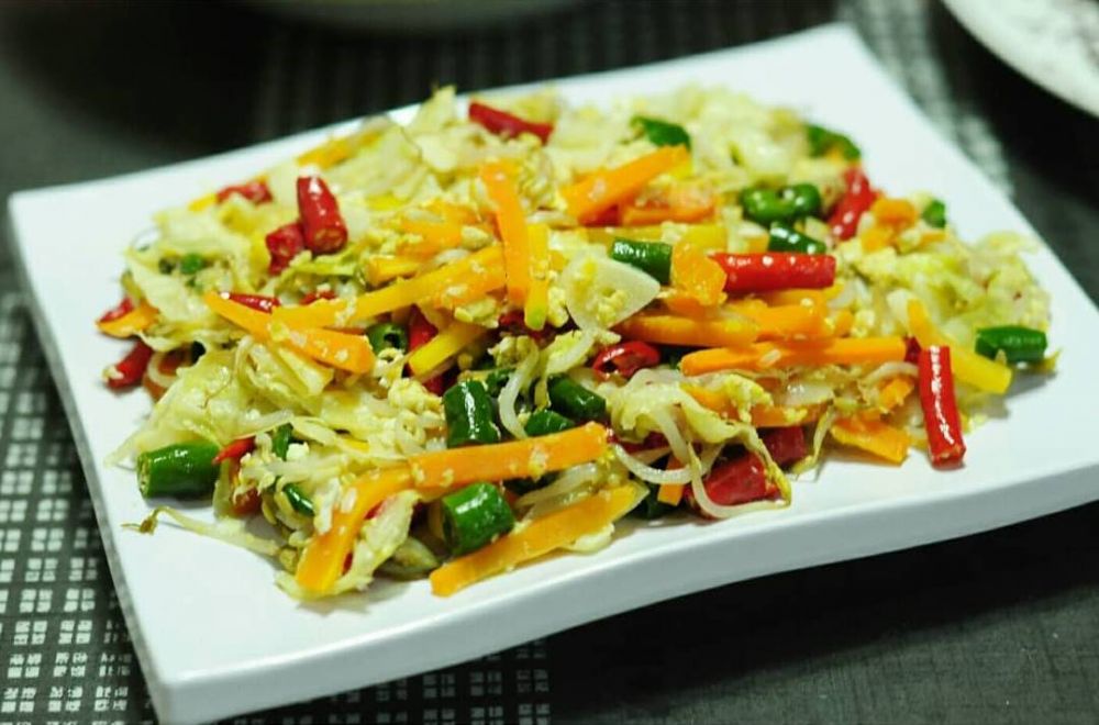 Resep tumis sayur kubis, tauge, dan wortel simpel bikin nagih