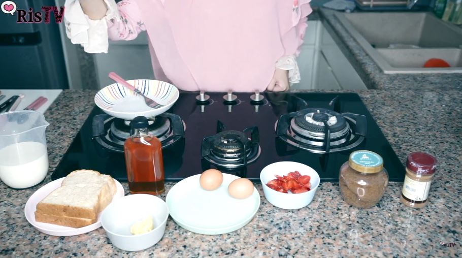 Cuma lima menit, ini 9 langkah Risty Tagor bikin roti goreng manis