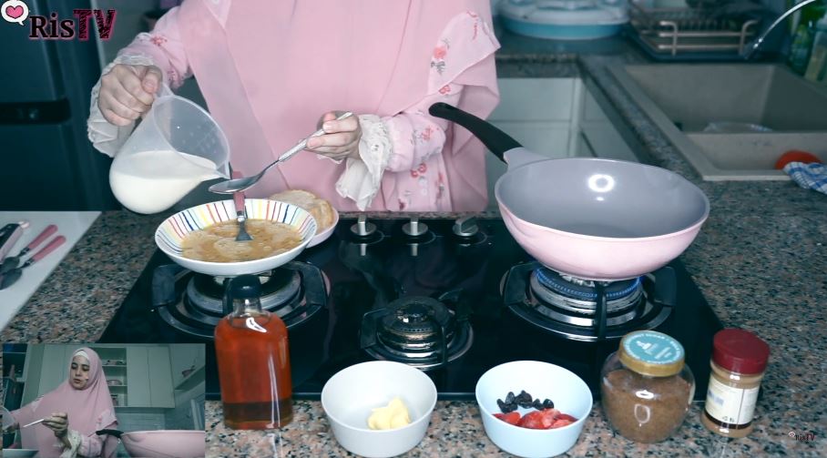Cuma lima menit, ini 9 langkah Risty Tagor bikin roti goreng manis