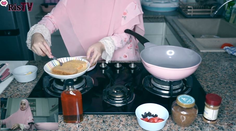 Cuma lima menit, ini 9 langkah Risty Tagor bikin roti goreng manis
