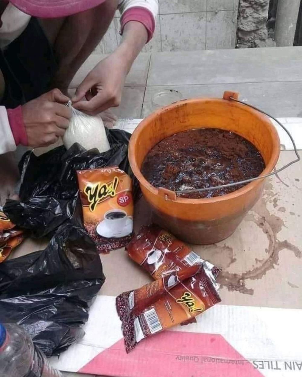 11 Peralatan makan terinspirasi dari alat bangunan, penampakannya lucu