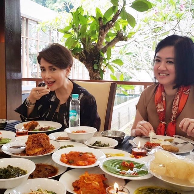 8 Makanan dikonsumsi Widyawati, bikin sehat dan jaga kesehatan kulit