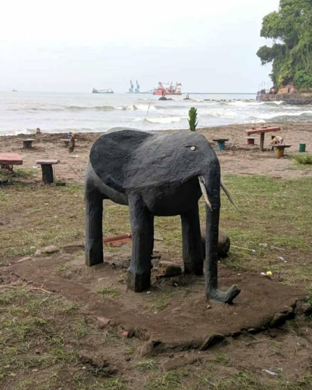 15 Penampakan nyeleneh di wahana bermain ini bikin bingung lihatnya