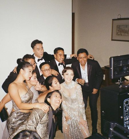 7 Kisah di balik penampilan groomsmen & groom's angels Vidi Aldiano