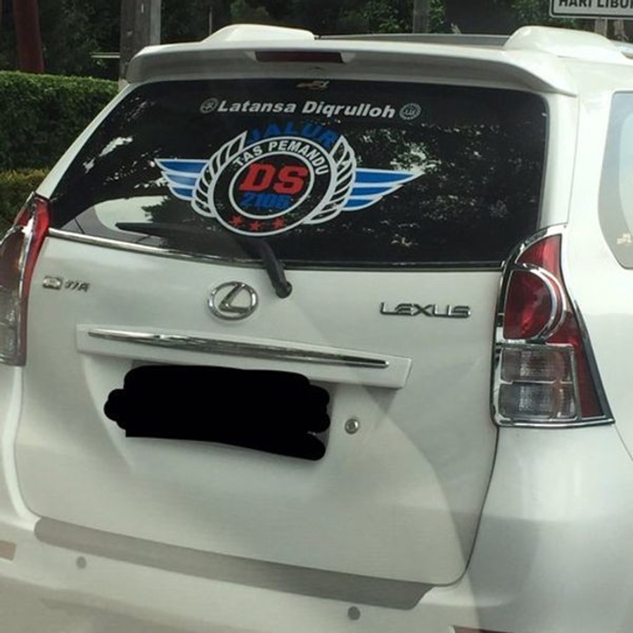 15 Pelesetan lucu merek mobil ini bikin kamu terpingkal