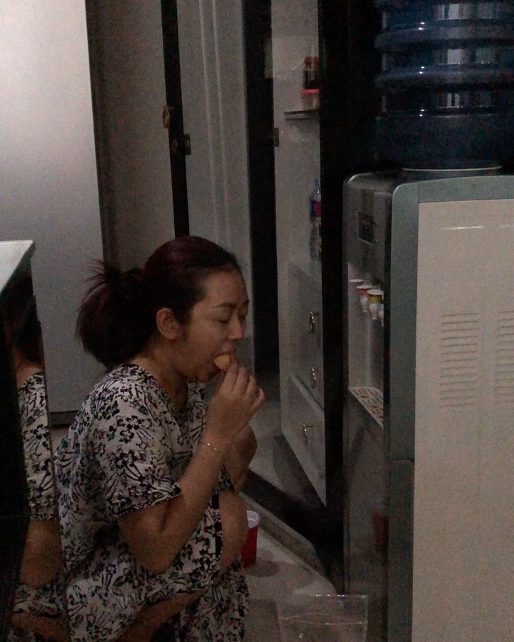 11 Gaya keseharian Soimah, tampil polosan belanja di warung