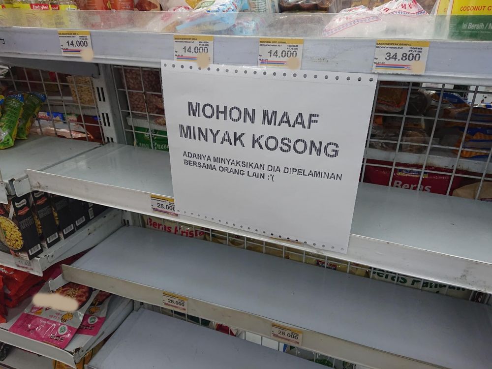13 Momen berburu minyak goreng murah, aksinya bikin geleng kepala