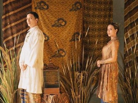 9 Gaya prewedding terbaru Mike Lewis & Janisaa Pradja, usung adat Jawa