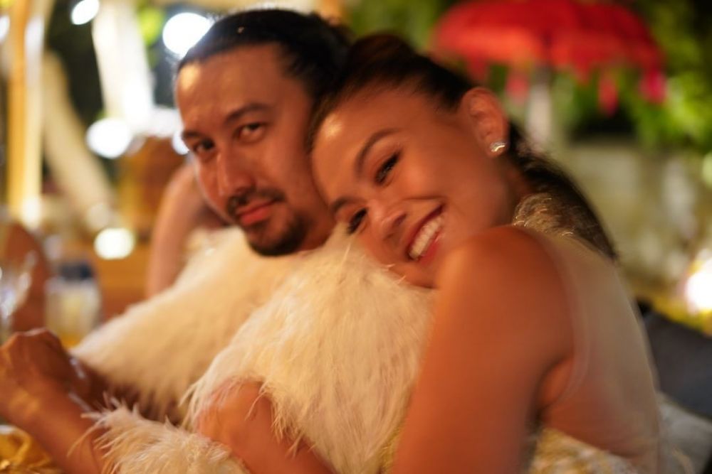 Jarang tersorot, ini 10 potret kompak Agnez Mo bareng kakaknya