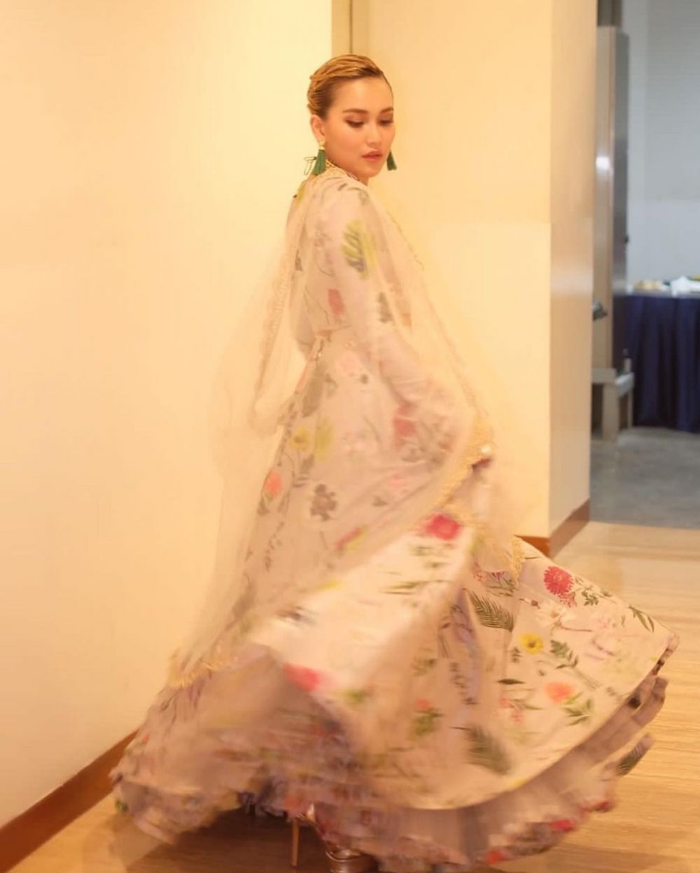 9 Pesona Ayu Ting Ting pakai baju India, menawan bak artis Bollywood