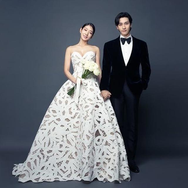 Resmi menikah, ini potret-potret bahagia Park Shin-hye & Choi Tae-joon