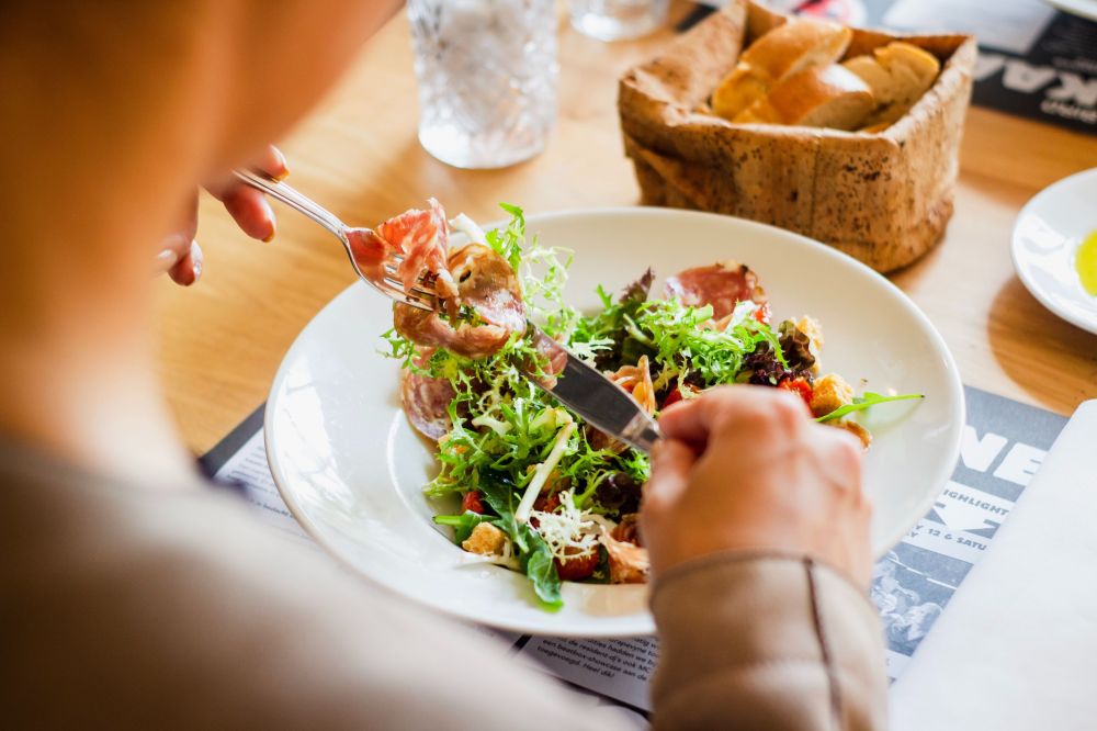 Sering dilakukan, 9 kebiasaan saat sarapan ini bikin berat badan naik