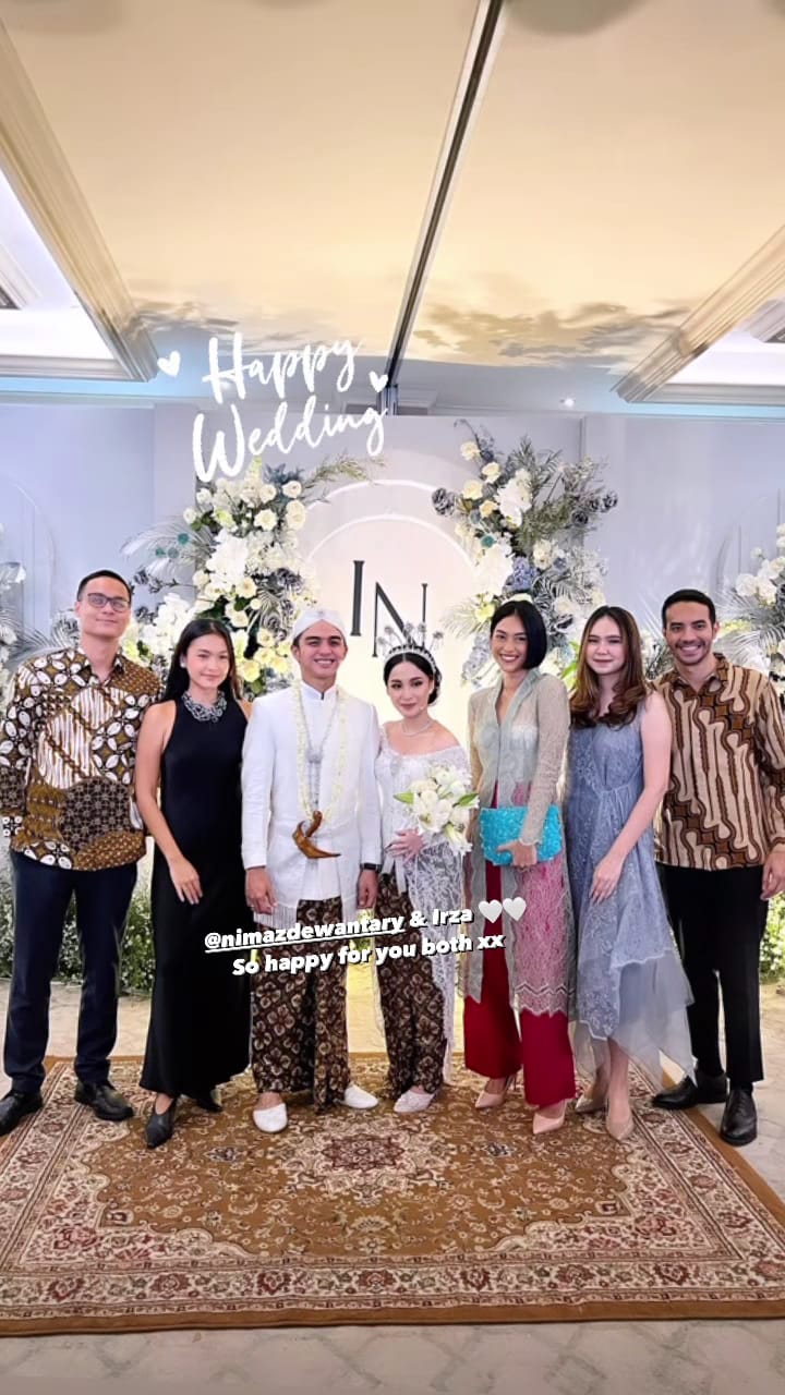 7 Tahun pacaran, 11 momen pernikahan Nimaz Dewantary dan Radifan Mirza