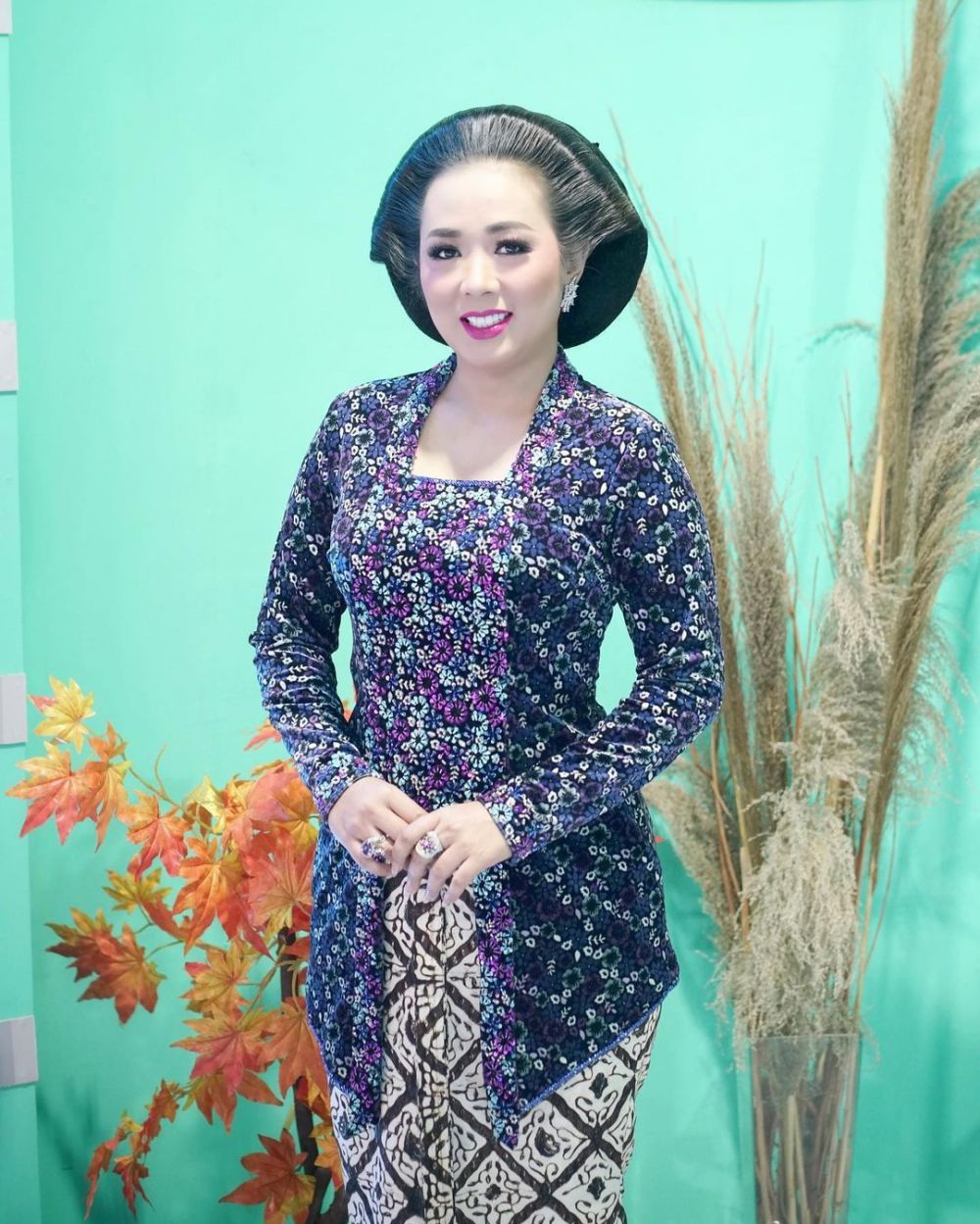 Memukau bak putri keraton, ini 11 potret Soimah pakai kebaya