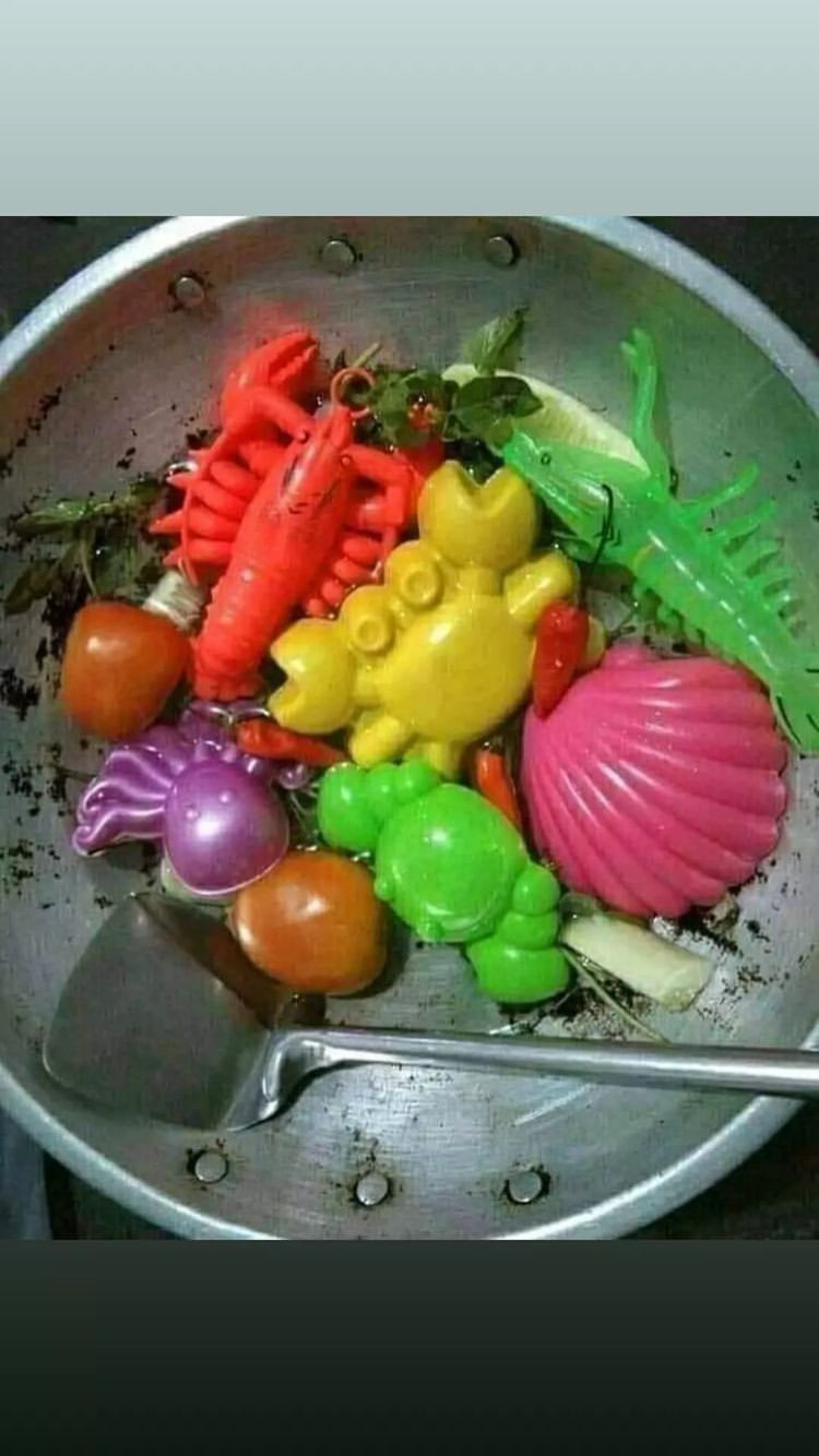 19 Potret lucu orang masak mainan ini bikin nggak jadi lapar