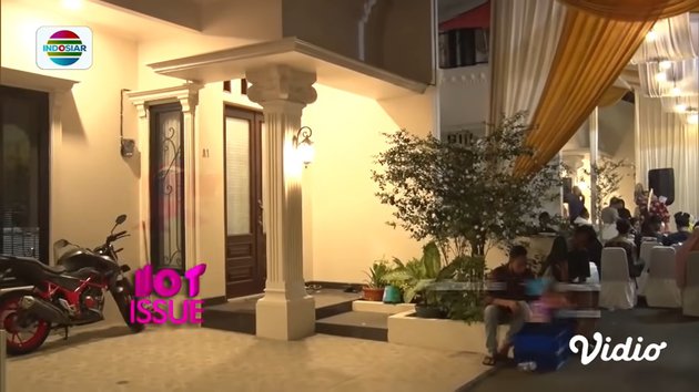 9 Penampakan rumah baru Putri DA di Bekasi, bergaya klasik modern