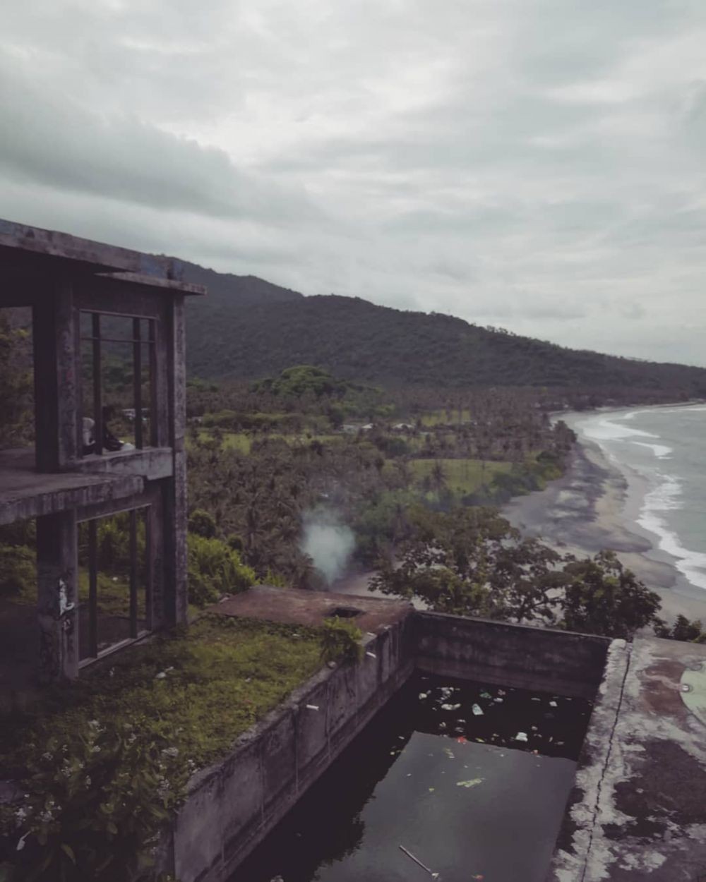 Potret 8 objek wisata Indonesia kini terbengkalai, TMII bikin prihatin