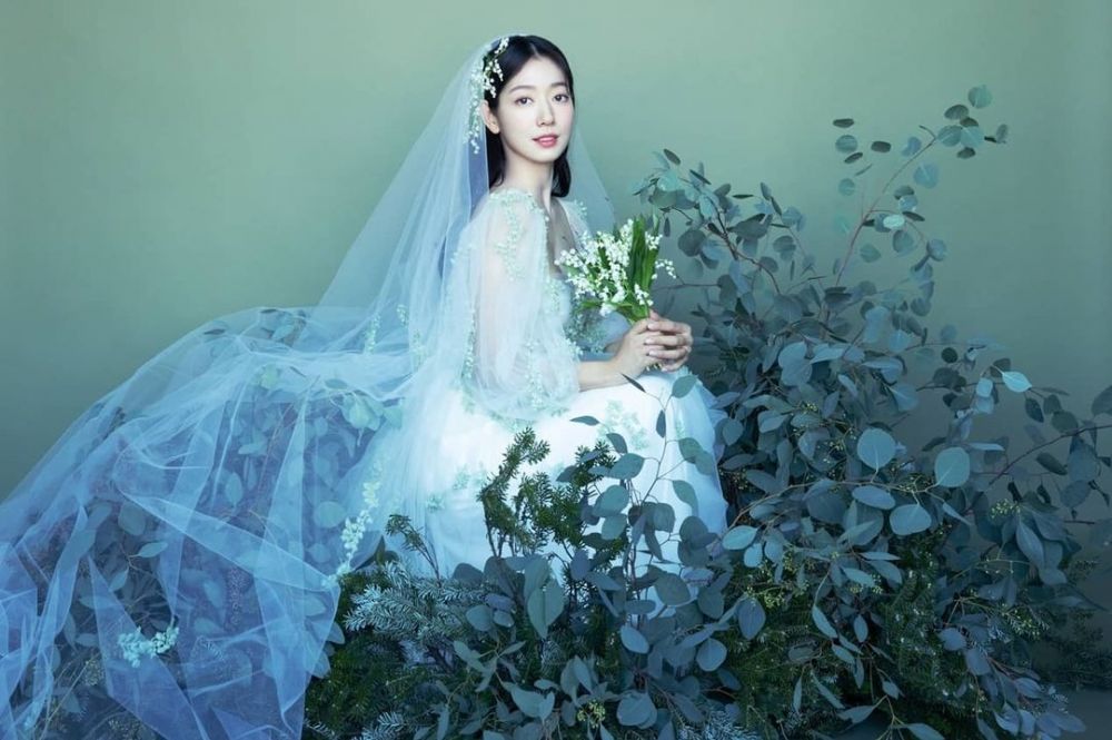 Pamer baby bump, ini 12 foto prewedding Park Shin-hye yang terekspose