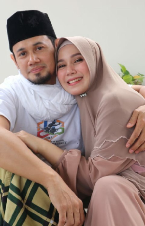Gaya istri 5 ustaz rayakan momen spesial, Kartika Putri tampil mewah