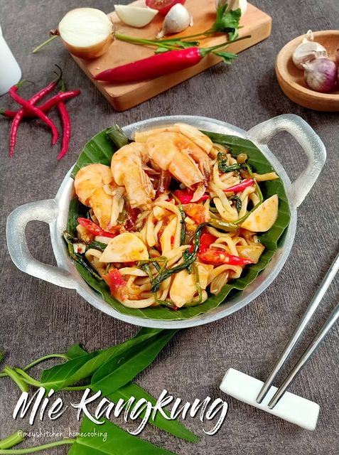 11 Cara membuat kreasi mie kangkung rumahan, enak dan mudah dibuat