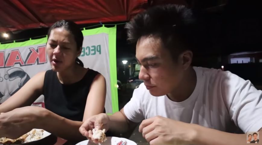 Momen 12 pasangan seleb makan di warung kaki lima, suap-suapan mesra